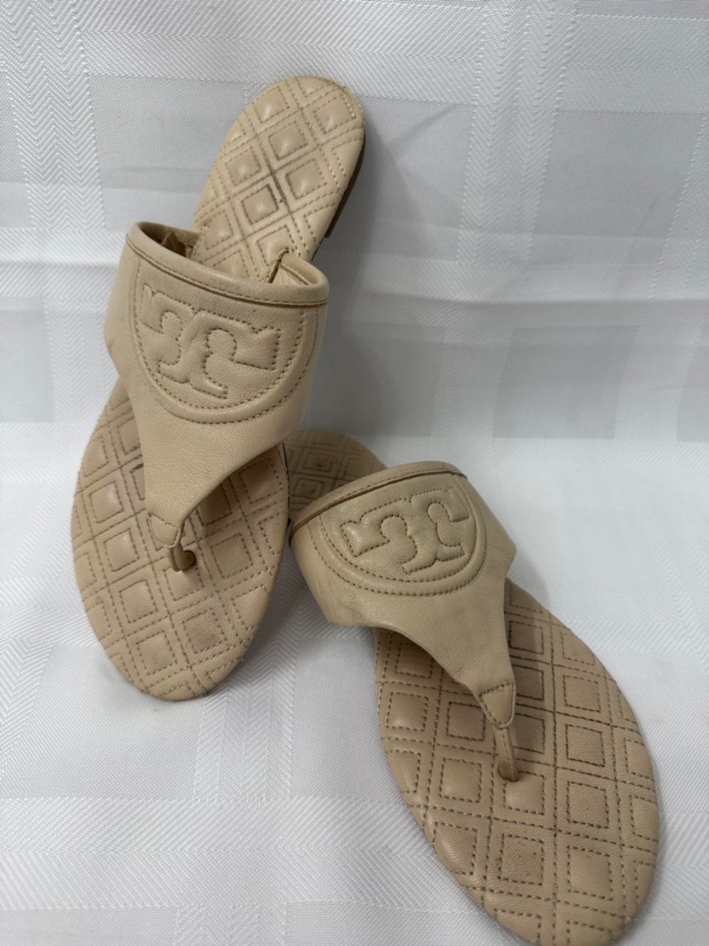 Rare Tory Burch Fleming Neutral Beige Quilted Thong Sandals with Logo